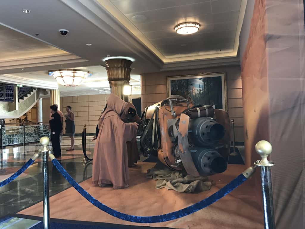 Jawas Selling Off Items