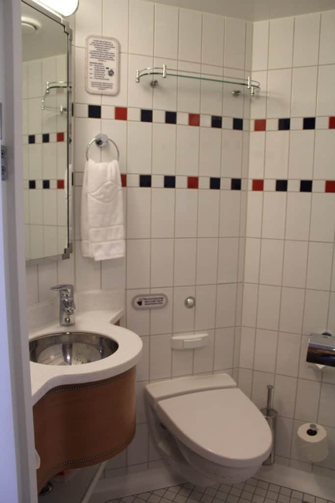 Split Bathroom With Toilet