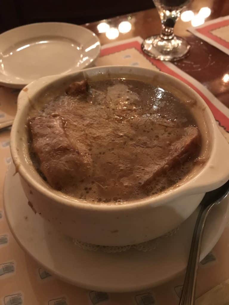 Soupe à Poignon Gratinée (French Onion Soup) 
