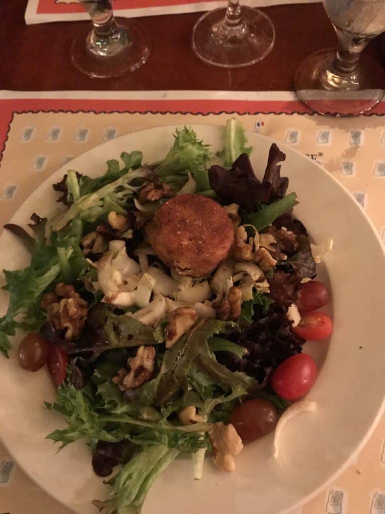 Salade de chèvre chaud (Baked Goat Cheese Salad) 