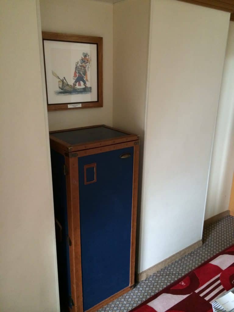 Trunk/Dresser
