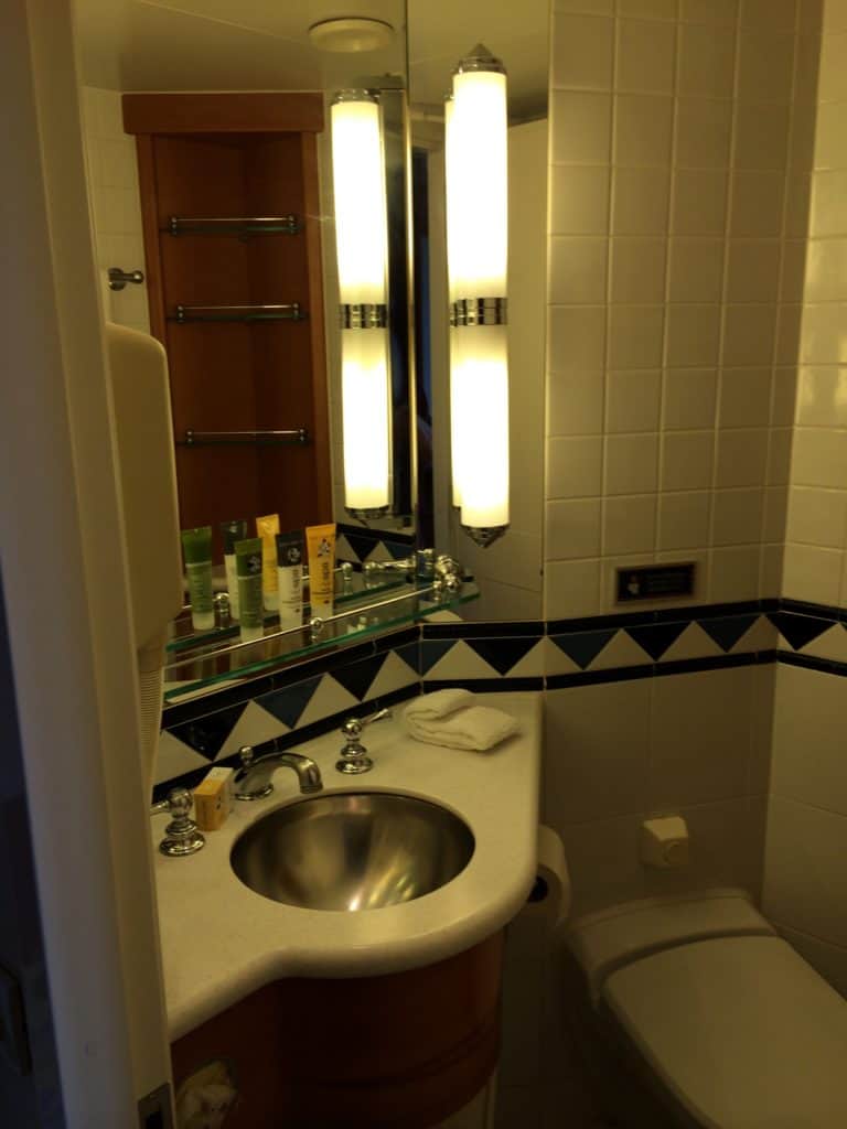 Split Bathroom With Toilet