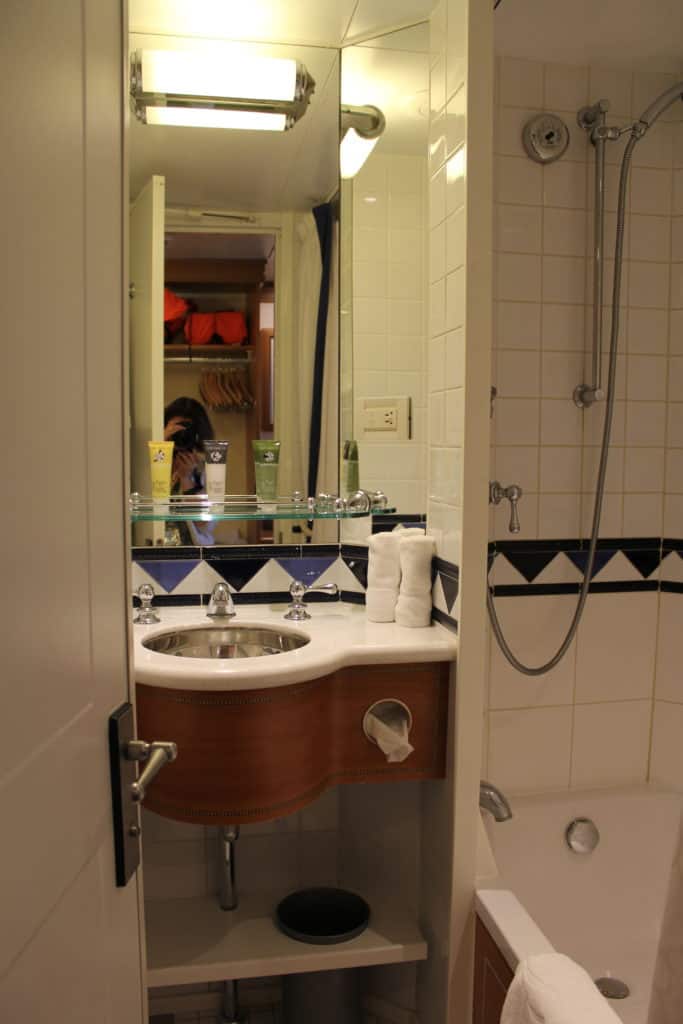 Split Bathroom Tub Area