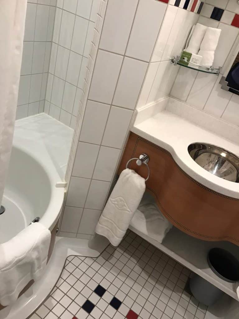 Split bathroom with round tub