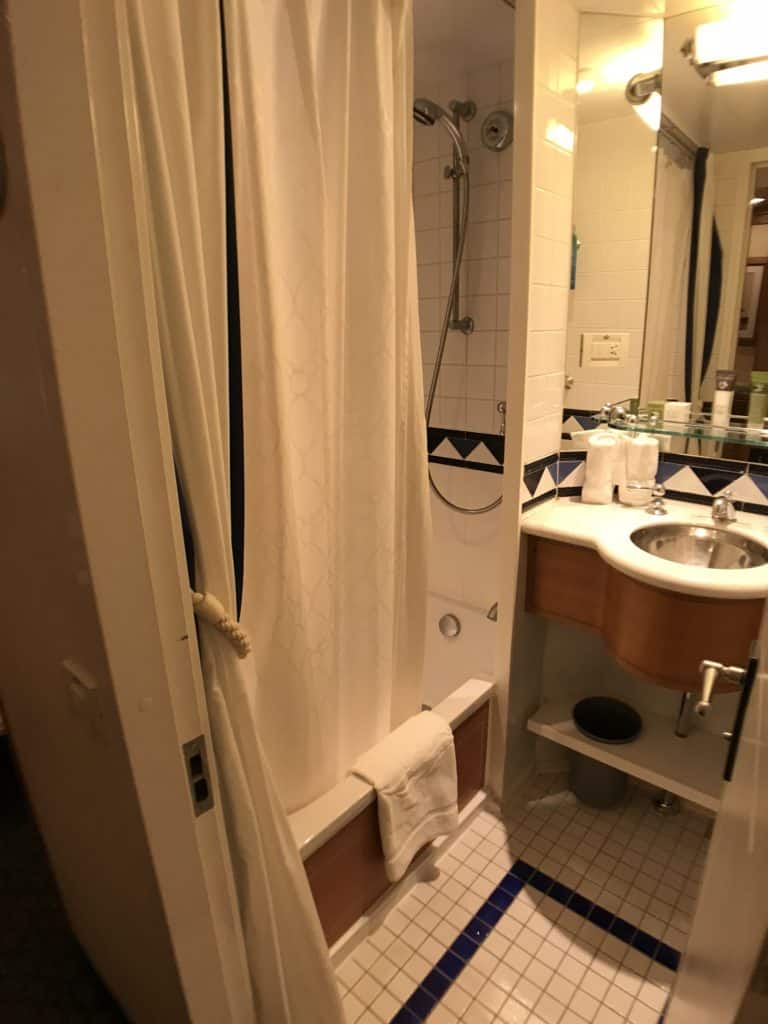 Split Bathroom With Tub