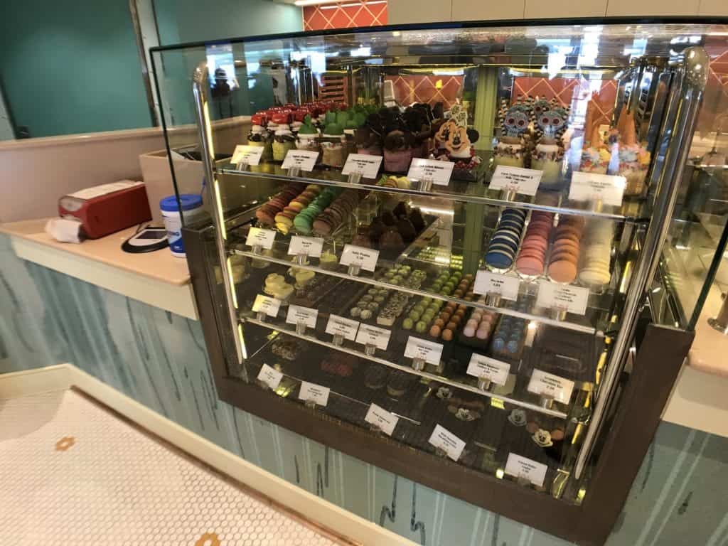 Macaron and Cup Cake Display Case