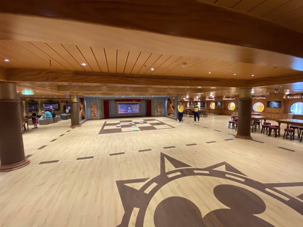 Oceaneer Lab Center Room