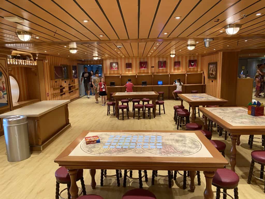 Oceaneer Lab Table Area