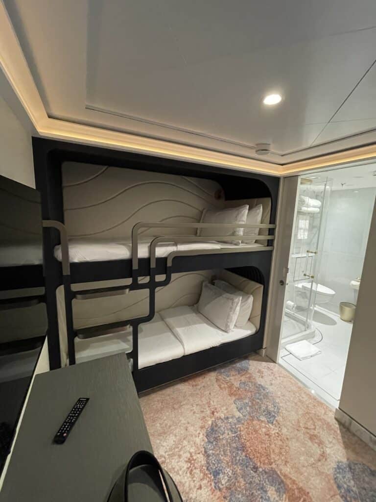 Kids Room with Bunk Beds/Bathroom