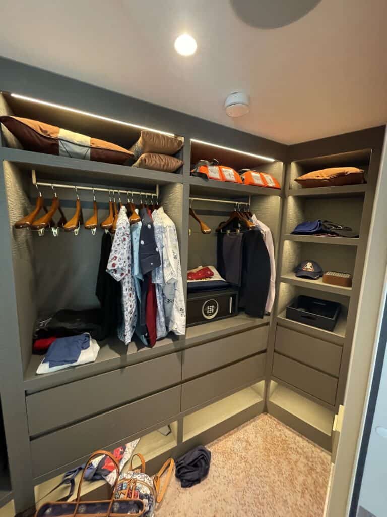 Walk in Closet