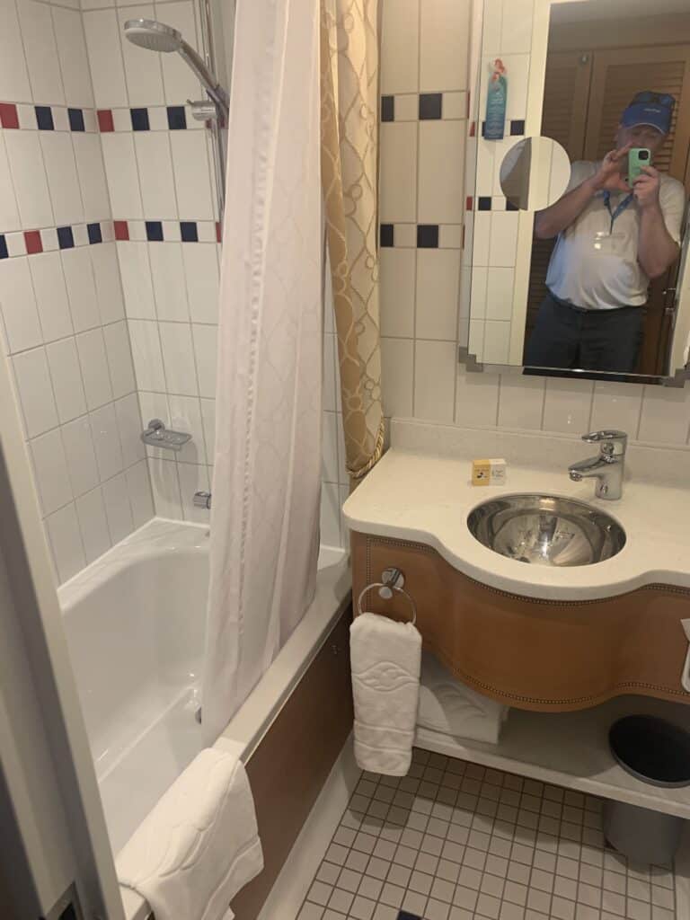Split Bathroom With Shower