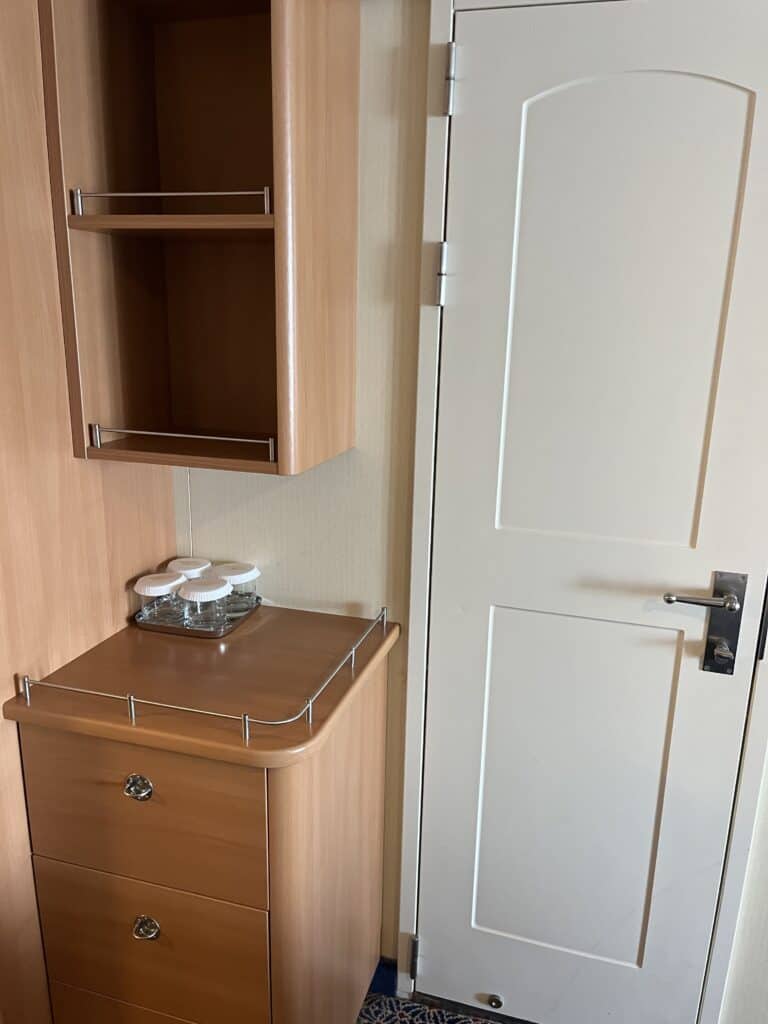 Connecting Room